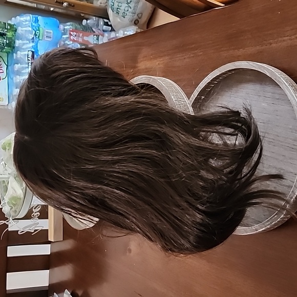 Brown wig for Halloween costume - Picture 3 of 5